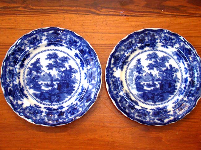 A fine pair of 19th century Flow Blue plates in the 'Fairy Villas' pattern by William Adams